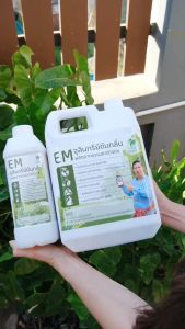 EM ตราน้ำใส ลดกลิ่นขี้ไก่ ขี้หมู สัตว์เลี้ยง ลานยาง 1ลิตร