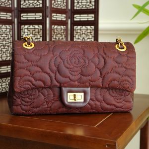Classic Small Fragrance Wind Silk Cloud Sheepskin Crossbody Handbag Womens Traditional Craft Handbag Shoulder Bag for Daily Use