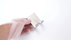 Móc treo đồ dán tường đa năng  giá đỡ điện thoại sạc để phích cắm điện 1 móc treo (kích thước 6 x 45cm)