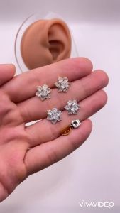 Bông tai titan đính đá bền đẹp Khuyên tai đính đá màu vàng hoặc trắng chất liệu titan không phai mã 04 trangsucmoiluatuoi.RIN