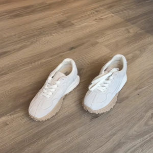 Casual Flip-Flop Thick Bottom Sports Shoes for Women Inner Heightening New 2025 Style Commute round Toe Rubber Outsole