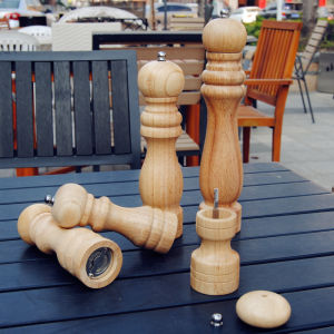 Commercial Wooden Pepper Grinder European Style Manual Salt And Pepper Mill for Restaurant Kitchen Storage Container