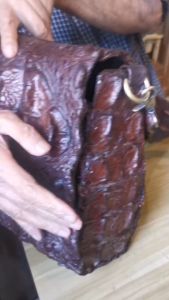 กระเป๋าสะพาย รุ่นเล็กที่คุณผู้หญิงชอบมาก ขนาดไม่ใหญ่ นํ้าหนักเบา