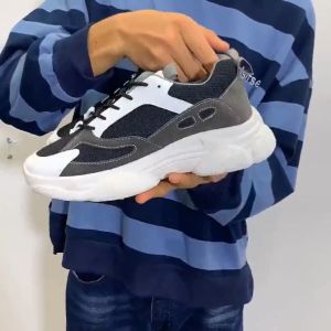 รองเท้าผู้หญิง รองเท้าผ้าใบหญิง เสริมส้น4.5ซม สไตล์วินเทจ การจับคู่สีคลาสสิกสีดำและสีขาว ไซส์ 35-41