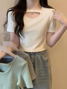 เสื้อยืดแขนสั้นทรงเข้ารูปสำหรับผู้หญิงในช่วงฤดูร้อน ทรงสลิมฟิต เสื้อเชิ้ตพื้นฐาน ดีไซน์เรียบง่าย สไตล์เกาหลี แฟชั่น