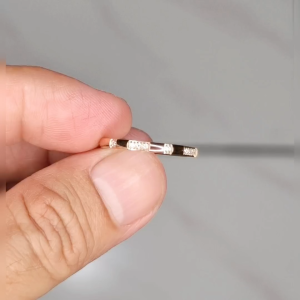 Cincin Titanium Rose Gold Elegan dengan Berlian Imitasi untuk Wanita