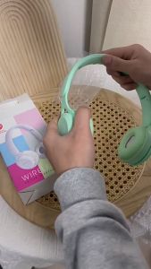 Tri-Town Y-08: High Config Over-Ear Headphones & Built-in Mic