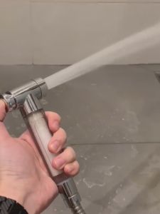 เครื่องมือฉีดสุขภาพชำระ หัวชุด STAINLESS STEEL สำหรับสายฉีดชำระสีเงิน สายฉีดชำระ SUS304 กำจัดปริมาณ 2.5 มม ราคาถูกต้อง