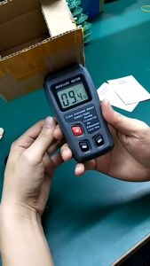 READY Stock) Wood Hygrometer Digital Wood Moisture Meter LCD Display 0%-99% Range Digital Humidity Meter with 4 Species Groups for Measuring Furniture Wood Tree Moisture Content Paper Cardboard Firewood Plaster