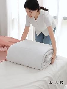 Heavy-Duty Self-Compressing Storage Bag - Portable Organizer for Clothes Blankets & Quilts Ideal for Closet Organization