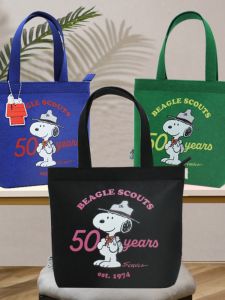 2024 New Snoopy Large Capacity Tote Bag Fashionable Shoulder Bag for Class Commuting Womens Bag Handheld Single Shoulder Bag