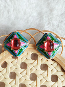 Fashion Niche Retro Court Exquisite Hong Kong Style Ear Studs Red Gemstone Minimalist Elegant French Style Ear Rings Womens 896
