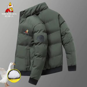 เสื้อแจ็คเก็ตผ้าฝ้ายหนาสำหรับผู้ชาย ทรงหลวม ปกตั้ง ป้องกันลม ป้องกันความหนาว ขนเป็ด ขนแกะ ขนสัตว์ ฤดูหนาว 2025 แจ็คเก็ตผ้าฝ้าย