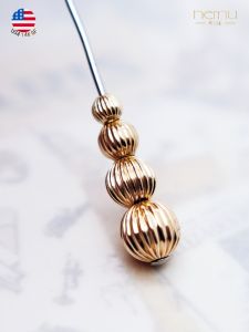 อุปกรณ์ทำเครื่องประดับ DIY 14KGF ชุบทอง รูปทรงกลม ลายทาง กระแทก ทนทาน สีสันสดใส ลวดลายดอกไม้ เครื่องประดับแฟชั่น