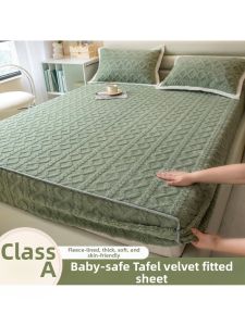 MOLORE | Winter Coral Fleece Bed Cover