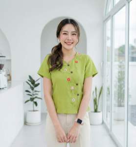 เสื้อพื้นเมืองผู้หญิงปักดอกพริกแขนสั้น