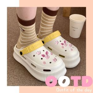 Wulove HOT ITEM รองเท้าหัวโตแฟชั่น ไอเท็มที่คุณสาวๆต้องมีติดตู้ หยิบออกมาใส่ได้ไม่มีเบื่อ สินค้าทำจากยางคุณภาพใส่สบายด้วยพื้นมีปุ่มนวด สีสันแนวพาสเทลน่ารักแบบเกินต้าน เพิ่มความคิ้วท์ด้วยตัวการ์ตูนติดสีชมพู อยากปังต้องรีบสั่งน้าา