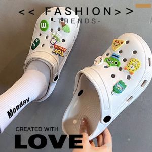 LHFriday ใหม่ล่าสุด รองเท้าแตะแฟชั่นเข้าใหม่ สีสวยคุมโทนสุภาพมากใส่ได้หลากหลายโอกาส วัสดุยางคุณภาพดี แถมฟรีตัวติดให้ด้วย จิ้มเลย