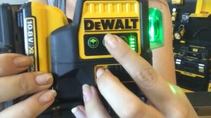DeWALT 4D 12 Line Green Making Laser Level Tripod Cross Self-Leveling 360° Rotary Adjustable Auto