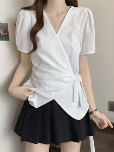 Áo Sơ Mi Mùa Hè 2025 Dáng Ôm Vừa Vặn Tay Ngắn Không Đều Nhẹ Cổ Chữ V Dáng Rộng Chất Liệu Polyester Áo Sơ Mi Nữ