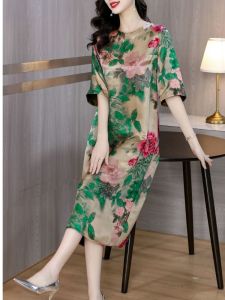 ชุดเดรสทรงเอคอตั้งหลวมๆ สไตล์ใหม่สำหรับคุณแม่วัยกลางคนในช่วงฤดูร้อน ชุดกี่เพ้าปักลายดอกไม้ กระโปรงทรงเอ แขนสั้น ความยาวปานกลาง