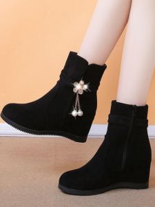 ผู้หญิง รองเท้าบูทสั้น 2024 ใหม่ ฤดูใบไม้ร่วง ฤดูหนาว มีฟองน้ำ อุ่น ส้นแพลตฟอร์ม สไตล์เกาหลี รองเท้าบูทเพิ่มความสูงด้านในประดับเพชร