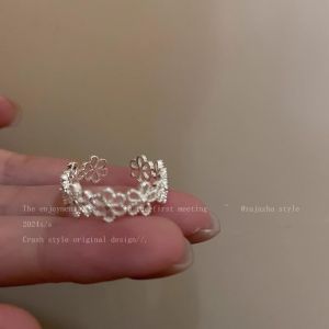 Elegant Sweet Flower Ring for Women Delicate Gentle Style Korean Fashion Jewelry Index Finger Ring Minimalist Design Luxury Sensation