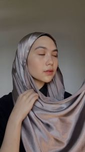 CRADENZA SILKY PASMINA-KASUARI HIJAB STYLE