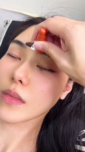 Cây Lăn Massage Mặt Thư Giãn 5 Bi Cán Gỗ Nhỏ Gọn Mát Xa Lăn Vùng Mắt Và Đường Viền Mặt Trán Cằm