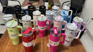 Spot insulated ice  cup large capacity outdoor high aesthetic value multiple popular colors stainless steel ice cream insulated cup straw water cup