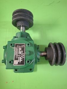 หัวเกียร์90องศาพร้อมมู่เล่ย์4นิ้ว2ร่องB ทั้งสองข้าง