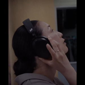 SENNHEISER Momentum 4 Wireless Headphones - Bluetooth Headset with Adaptive Noise Cancellation60h Battery Life for Crystal-Clear Calls