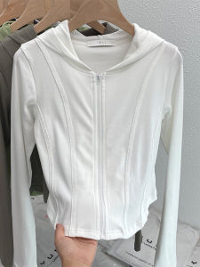 เสื้อยืดคอกลมแขนยาวมีฮู้ดสำหรับผู้หญิง ฤดูใบไม้ร่วง สปอร์ต เสื้อแจ็คเก็ตแบบคาร์ดิแกนลำลอง ทรงเข้ารูป ทรงสั้น เสื้อชั้นในแบบพื้นฐาน เสื้อตัวบนแบบกระดูกปลา