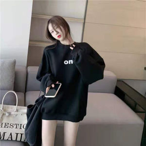 อินเทรนด์ คอกลมสีดํา เสื้อฮู้ด ผู้หญิง หนาขึ้น ผ้าขนแกะ ฤดูใบไม้ร่วง ฤดูหนาว เสื้อแจ๊กเก็ตคลุมก้น สตรีทสไตล์ แขนยาว เสื้อสเว็ตเชิ้ต