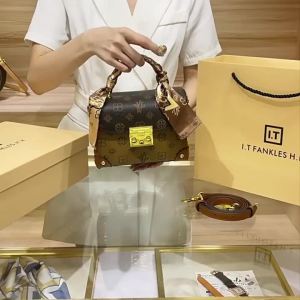 Túi Đeo Chéo Nữ Thiết Kế Cao Cấp Phong Cách Retro Túi Xách Vuông Nhỏ Thời Trang Thu Đông Túi Đeo Vai Đi Làm