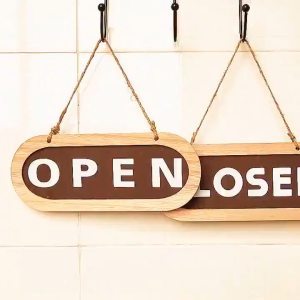 Wooden Business Open Closed Signage 2 Sided Open Closed Hanging Sign for Store Decor