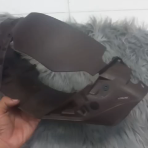 Ốp đầu trước có trầy sh ý 2010 màu nâu theo xe có trầy