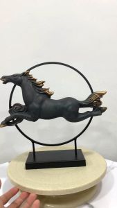 Pajangan Kuda Pacu Tangguh Gold Elegan Fengshui Kesuksesan Dekorasi