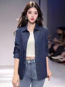 เสื้อเชิ้ตยีนส์สีน้ำเงินเข้มสไตล์ย้อนยุคสำหรับผู้หญิง ฤดูใบไม้ร่วง/ฤดูหนาว สไตล์ฮ่องกง หลวมๆ ขนาดเล็ก ชั้นใน แจ็คเก็ตบางๆ ทรงหลวมๆ