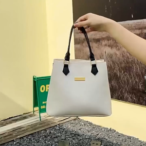 กระเป๋าสะพาย PU ขนาดใหญ่ น้ำหนักเบา ใส่ของจุใจ ใช้ได้ทุกโอกาส