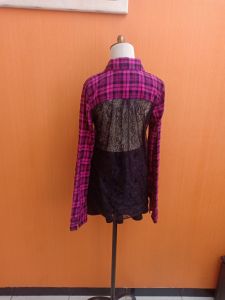 atasan kemeja wanita pink motif kotak hitam PINK cewek L lengan panjang belakang lace cute MEWAH