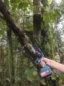 Makita 8inch มือถือเลื่อยไฟฟ้า +2 ก้อนแบตเตอรี่ 199V เลื่อยโซ่ เครื่องมือตัด Chainsaw Logging Saw Household