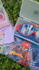 แว่นตาดำน้ำเด็กลายคาแรคเตอร์สุดน่ารัก แถมฟรีหมวกว่ายน้ำกันยูวีสำหรับเด็ก 3-10 ขวบ (SW305)