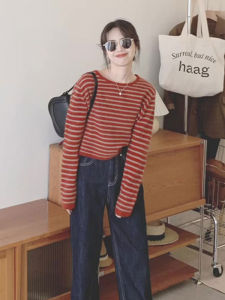 เสื้อสเวตเตอร์ถักลายทางสีแดงสไตล์เกาหลีสำหรับผู้หญิง เสื้อเชิ้ตแขนยาวทรงหลวมๆ สไตล์เรียบง่าย ฤดูใบไม้ร่วง 2024