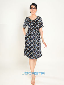 Đầm Trung Niên Dáng Suông Cổ Tim Ngắn Tay Kèm Dây Đai Thắt Eo Chất Vải Lụa Cao Cấp Họa Tiết Mắt Xích Đen Trắng Sang Trọng Lịch Sự