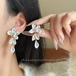 Elegant White Flower Tassel Earrings for Piercing-Free Mosquito Coil Korean Style Adjustable Fashion Accessories for Women