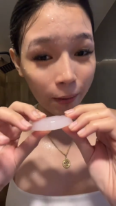 BUY 1 TAKE 2 Bleaching Soap Whitening With Niacinamide Face & Body Care Cleaning With Arbutin Powerful Whitening Acne-Removing Pore-Minimizing And Deep Moisturizing Effects Gentle Exfoliation Suitable For Face And Body Care 80g