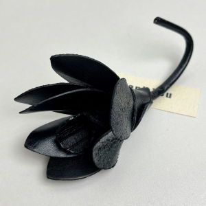 Handmade Leather Floral Broochpins for Women Elegant Fashion Accessories Perfect for Dresses And Sweatersets High-end Luxury Stock