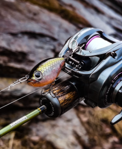 Vương Quốc Mồi Câu Cá 35mm/5.4G nổi loại mồi cứng cứng nhắc xoay đuôi Swinging loại mồi. Thích hợp cho nước ngọt và nước ngọt nó là thiết bị ưa thích cho những người đam mê câu cá