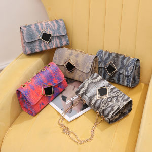 Womens 2023 New Gradient Snake Skin Pattern Lock Chain Shoulder Bag Vintage Ladies Paper Skin Formed Bag Soft PU Material